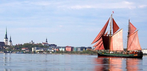 Enjoy a view | Sailing Tour | Day Activities | The Weekend In Vilnius